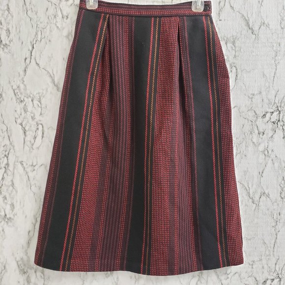 🎁Pepper Tree A-line Skirt Black and Red - Picture 6 of 9